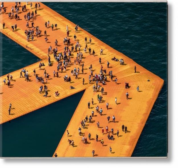 Bild von Christo and Jeanne-Claude. The Floating Piers von Germano Celant