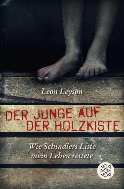 Bild von Der Junge auf der Holzkiste von Leon Leyson